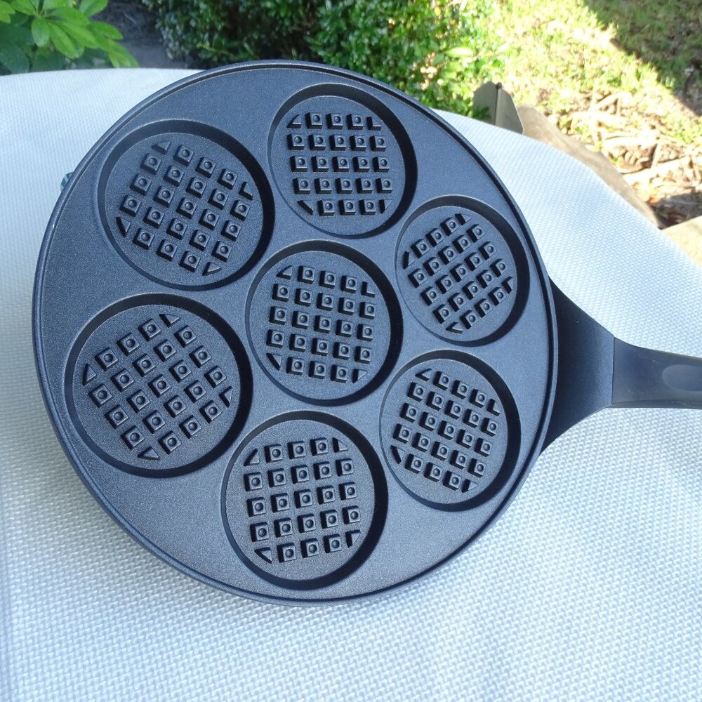 Crofton Silver Dollar Pancake Griddle Never Used